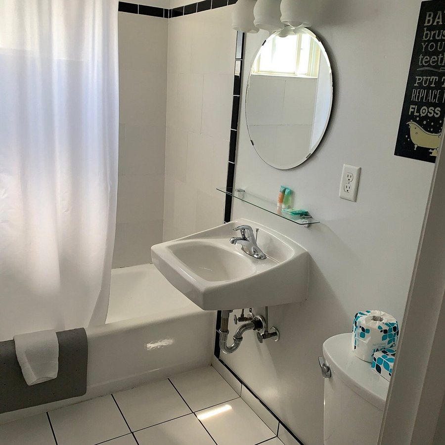The Southwinds — Bathroom
