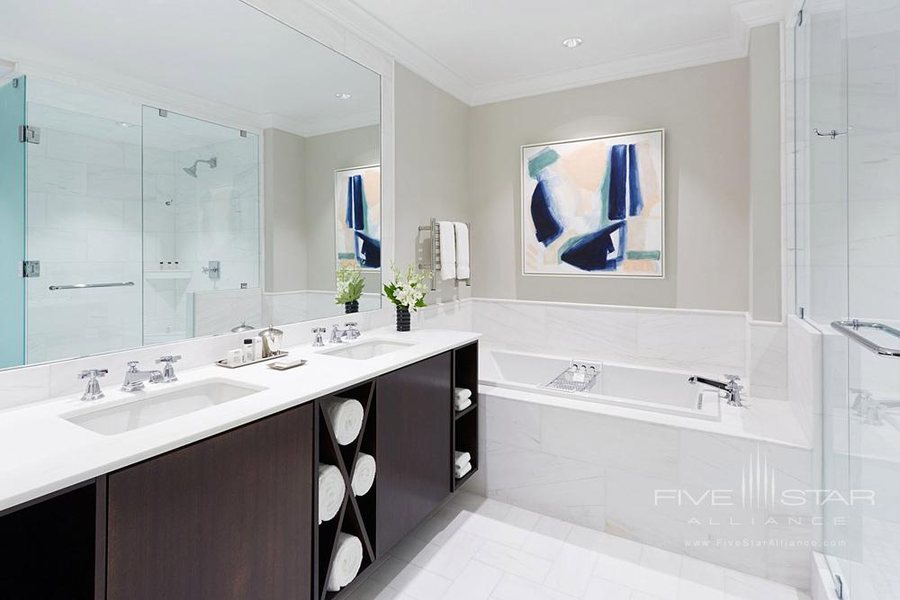 The Spectator Hotel — Bathroom