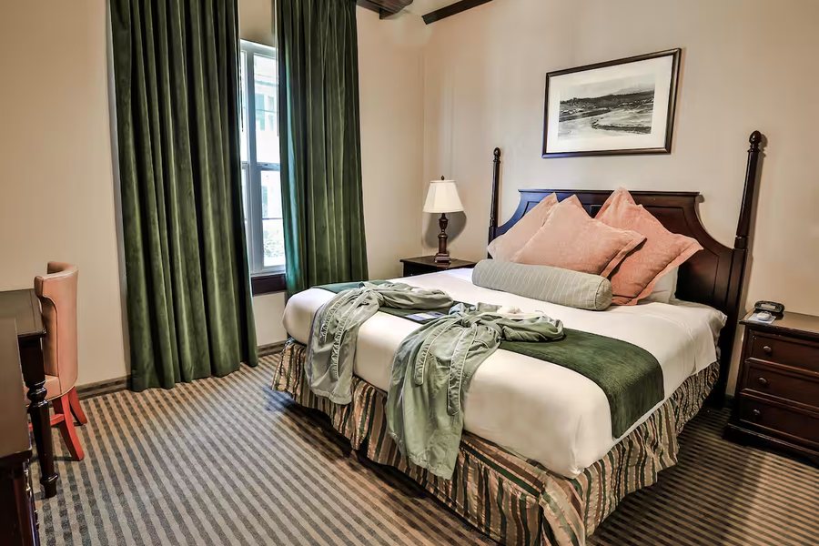 The Springs Resort — Guest room