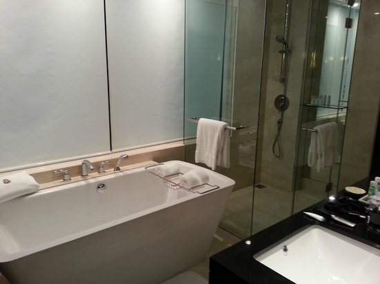 The St Regis Bangkok — Bathroom