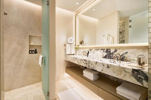 The St Regis Mexico City — Bathroom