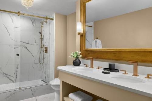 The St Regis Washington D C — Bathroom