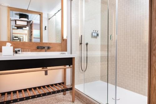 The Standard London — Bathroom