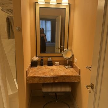 The Stephen F Austin Royal Sonesta Hotel — Bathroom
