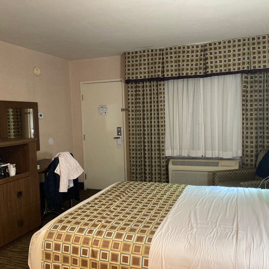 The Stevenson Monterey — Guest room