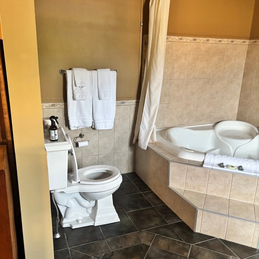 The Stone House Motel — Bathroom