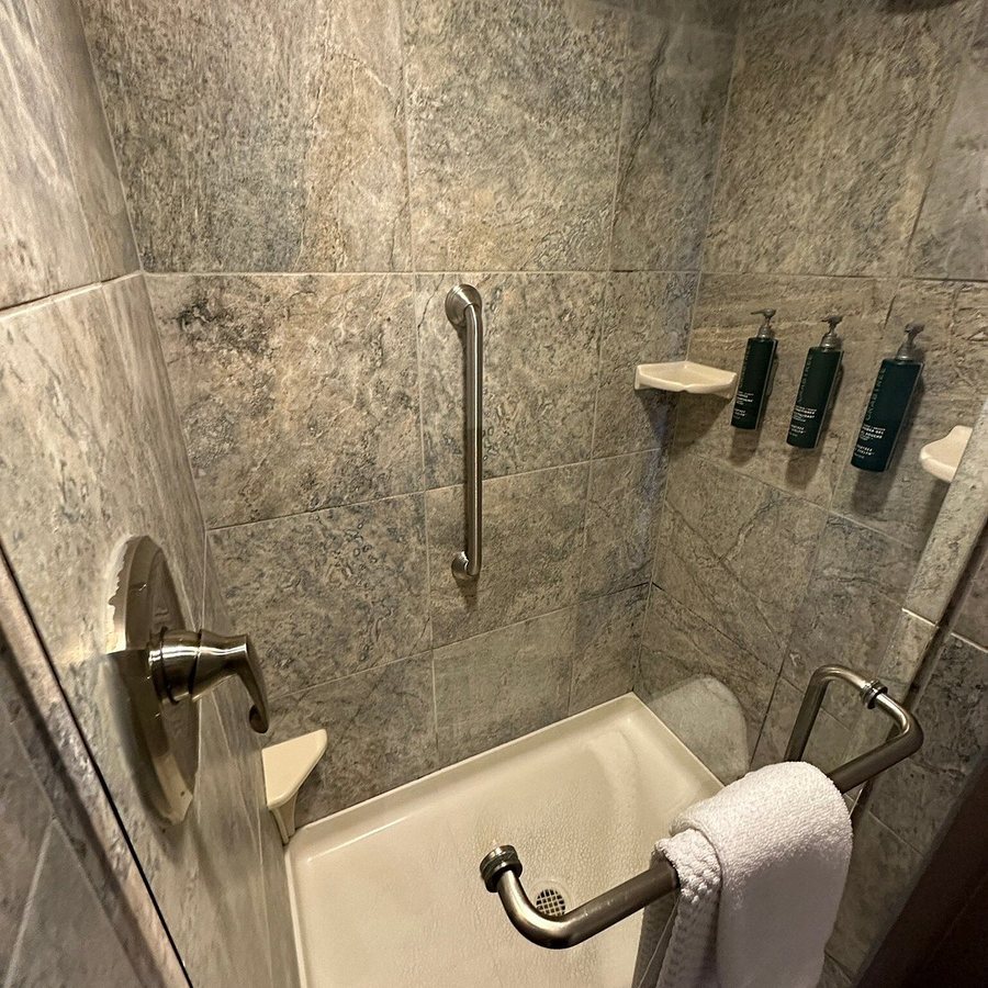 The Strathallan Rochester Hotel Spa Tapestry by Hilton — Bathroom