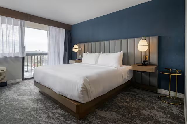 The Strathallan Rochester Hotel Spa Tapestry by Hilton — Guest room