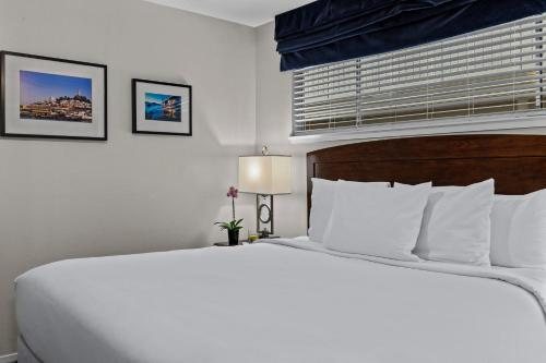 The Suites at Fisherman s Wharf — Guest room