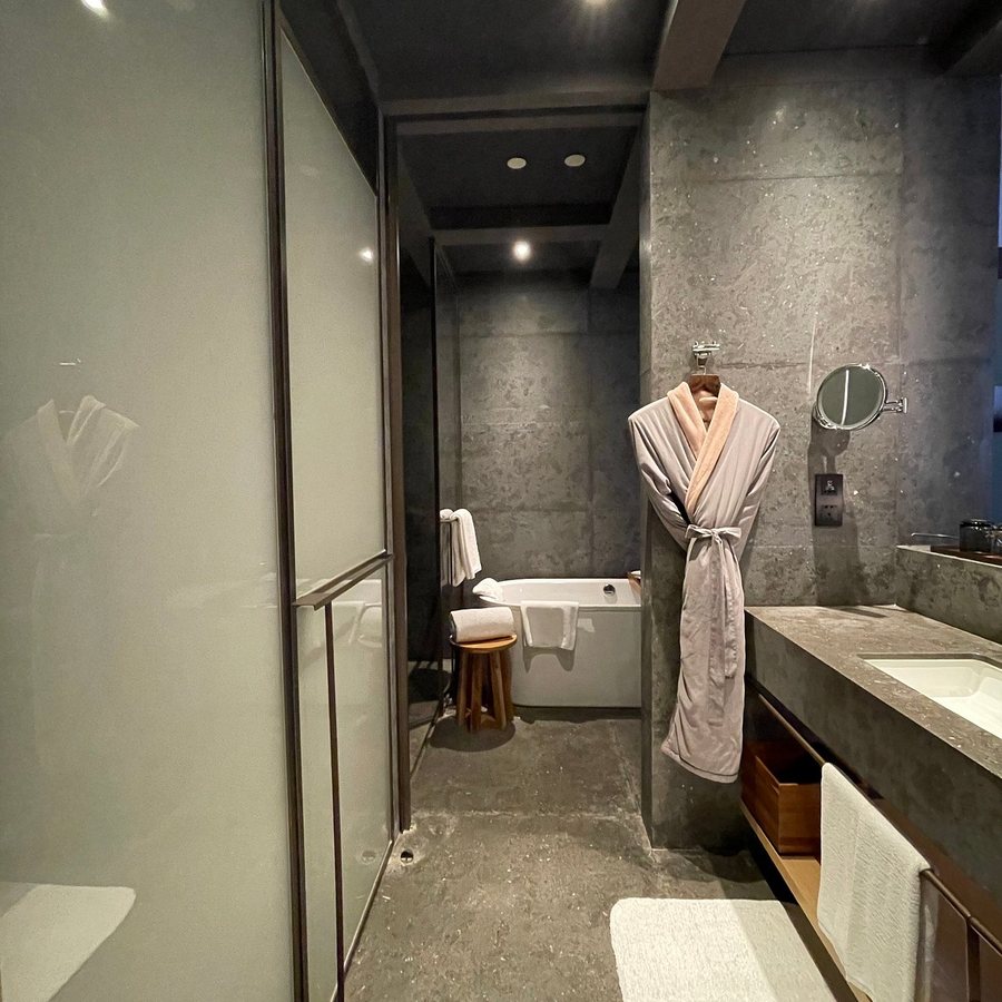 The Sukhothai Shanghai — Bathroom