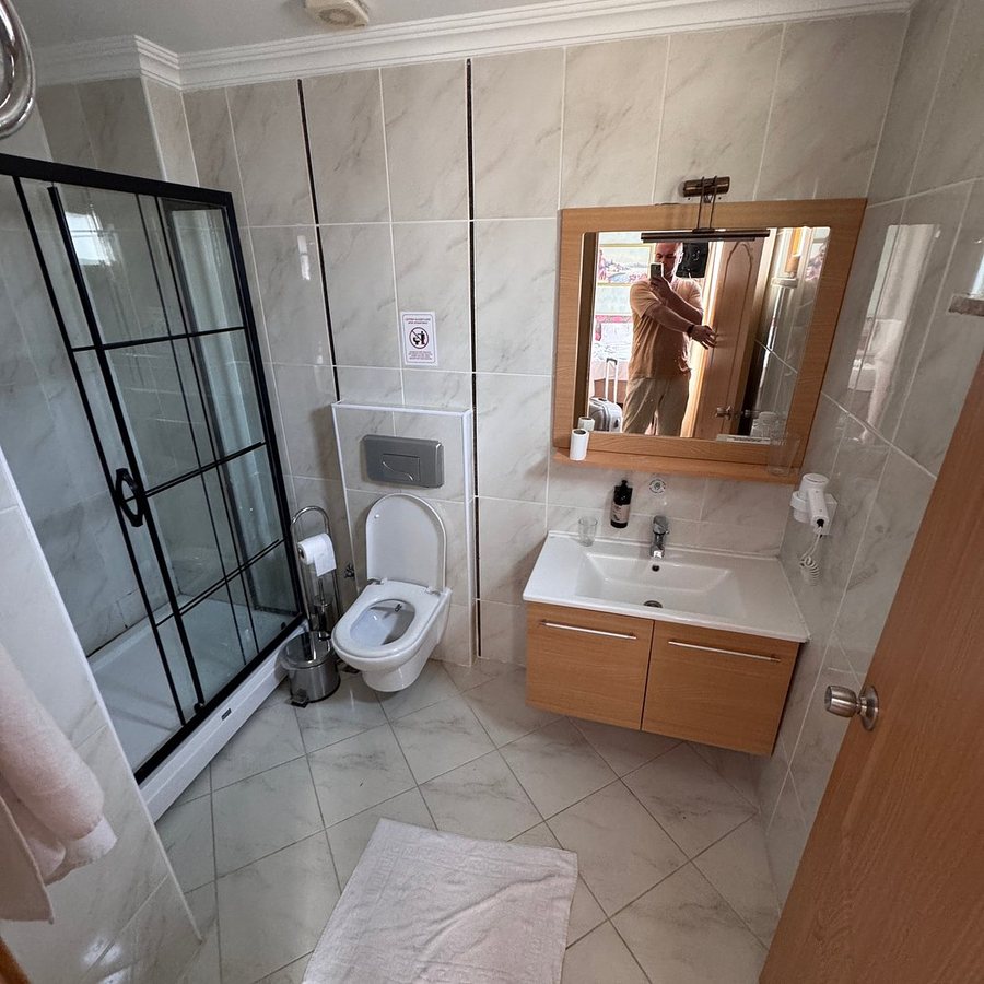 The Sultans Royal Hotel Istanbul — Bathroom
