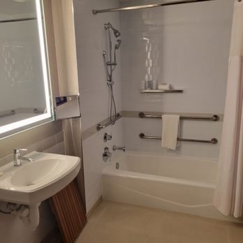 The Summit Hotel — Bathroom