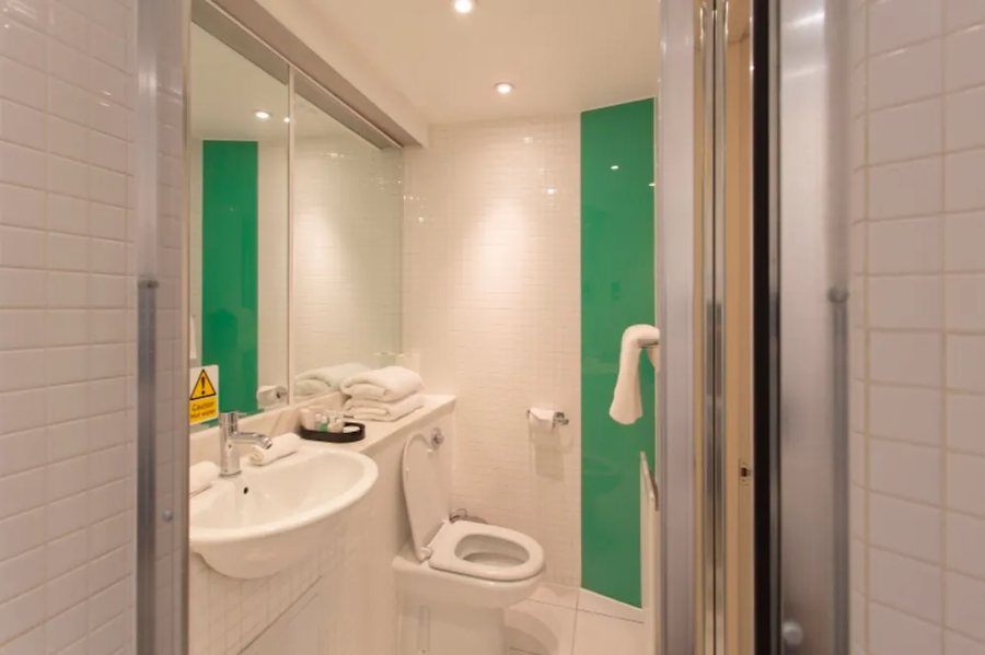 The Sumner Hotel London — Bathroom