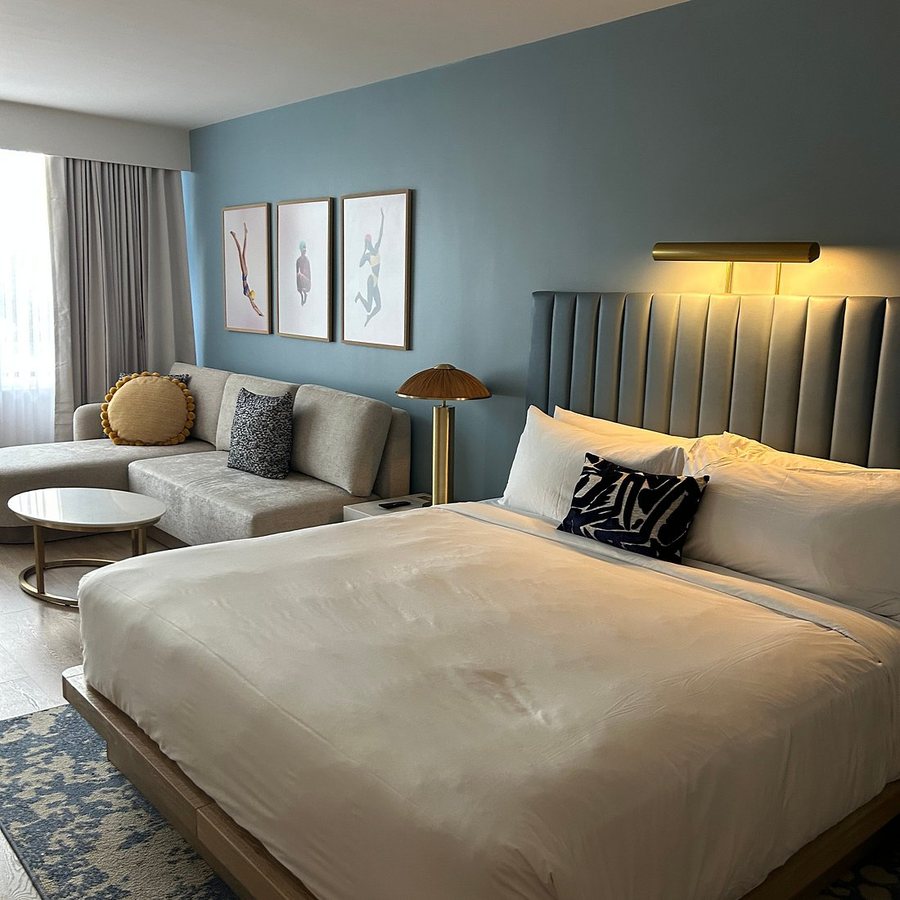 The Sunny Miami Sunny Isles Beach Curio Collection by Hilton — Guest room