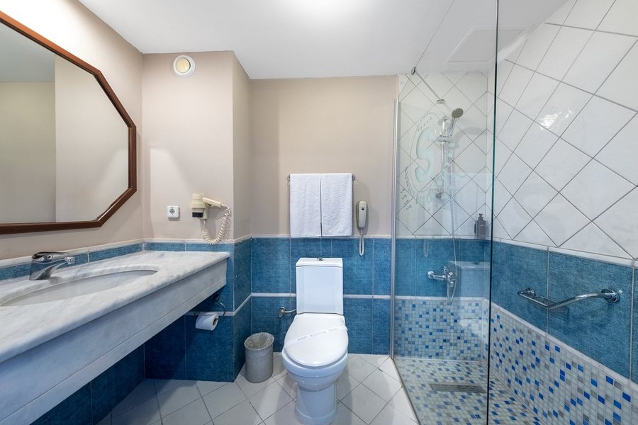 The Sunset Inn — Bathroom