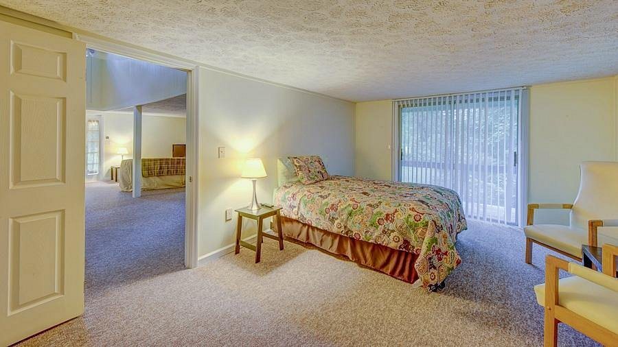 The Sunset Motel — Guest room