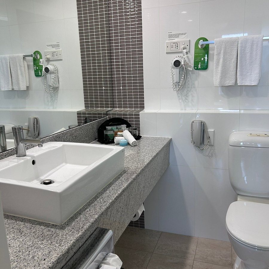 The Sydney Boulevard Hotel — Bathroom
