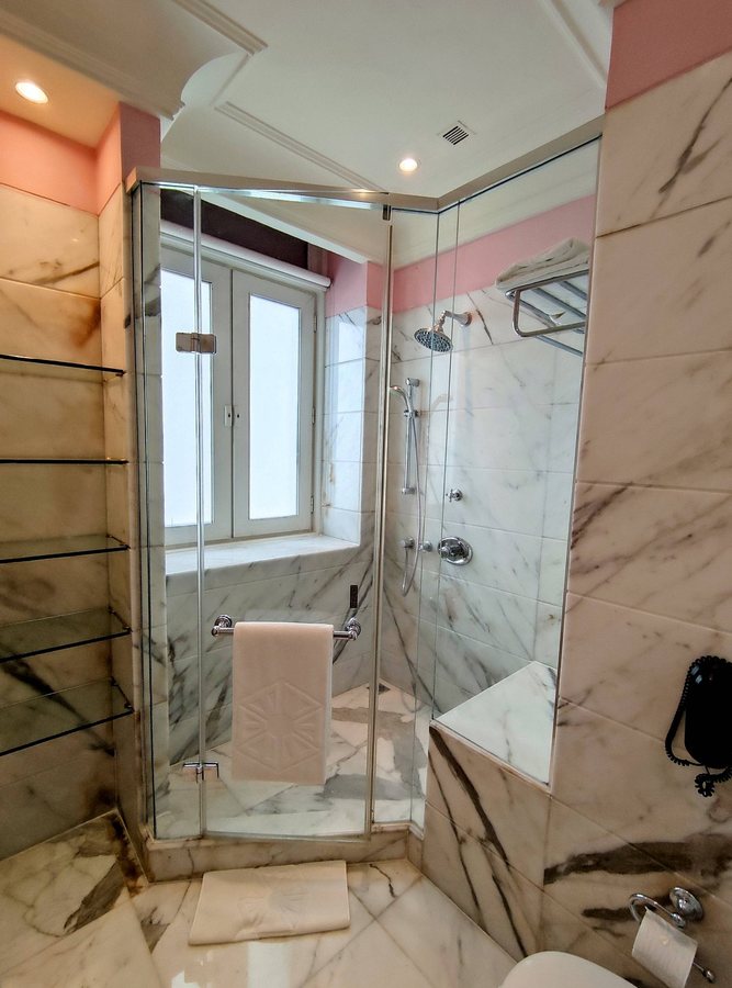 The Taj Mahal Palace Mumbai Mumbai Maharashtra — Bathroom