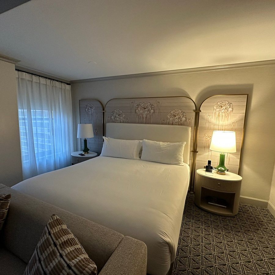 The Talbott Autograph Collection Chicago Illinois — Guest room