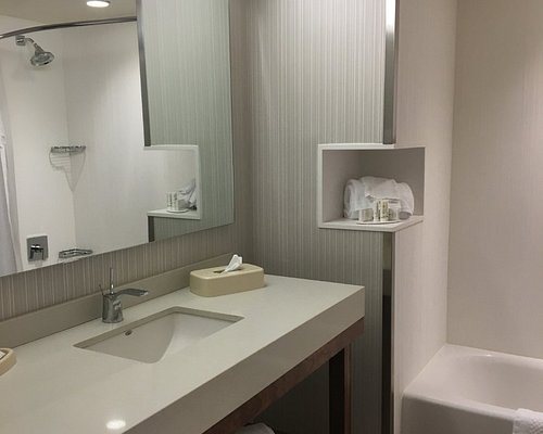 The Tangerine — Bathroom