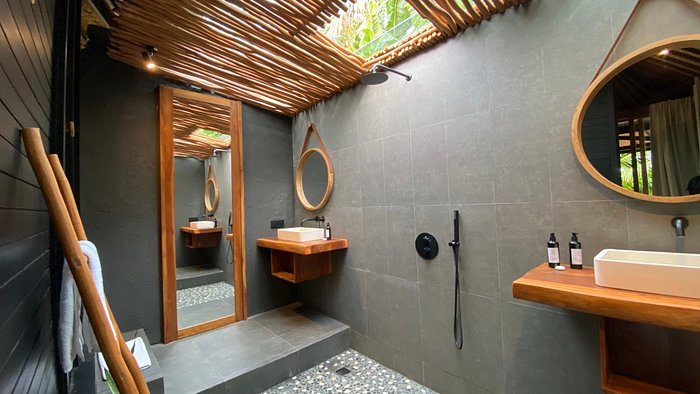 The Temple Lodge — Bathroom