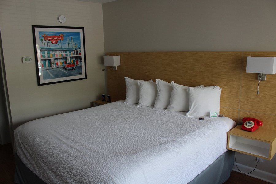 The Thunderbird Inn — Guest room
