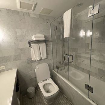 The Tillary Hotel — Bathroom