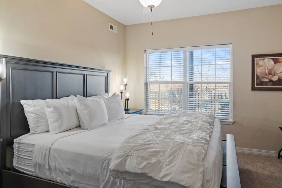 The Townhouses — Guest room