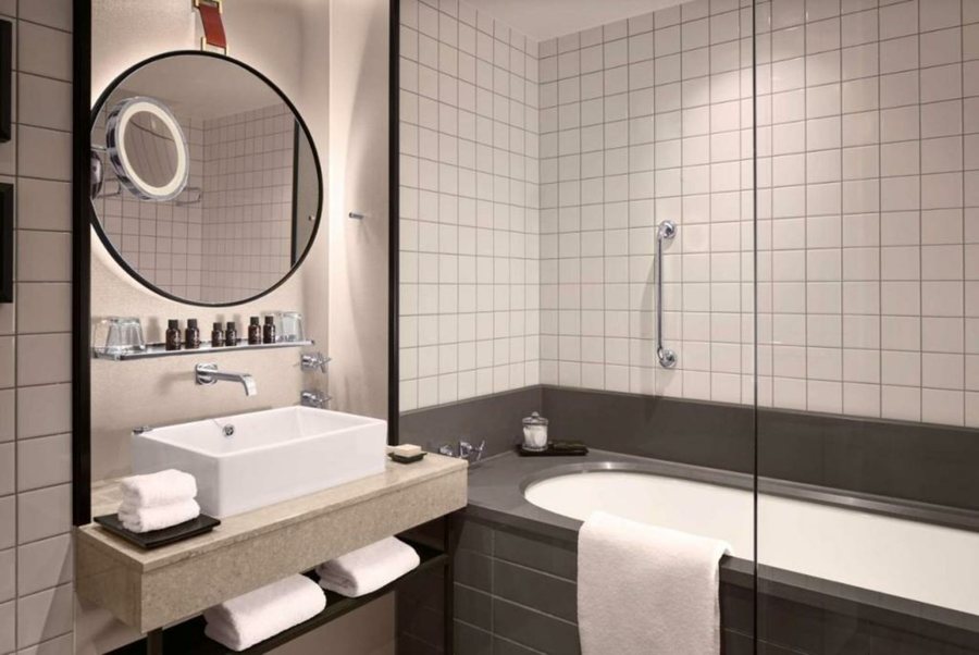 The Trafalgar St James — Bathroom