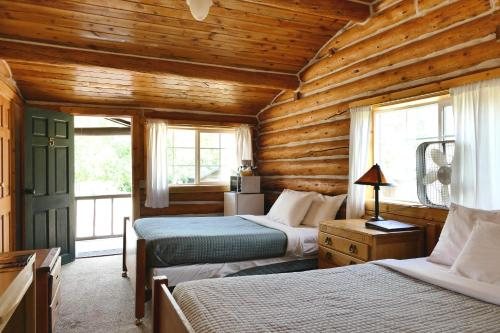 The Trail Shop Inn and Restaurant — Guest room