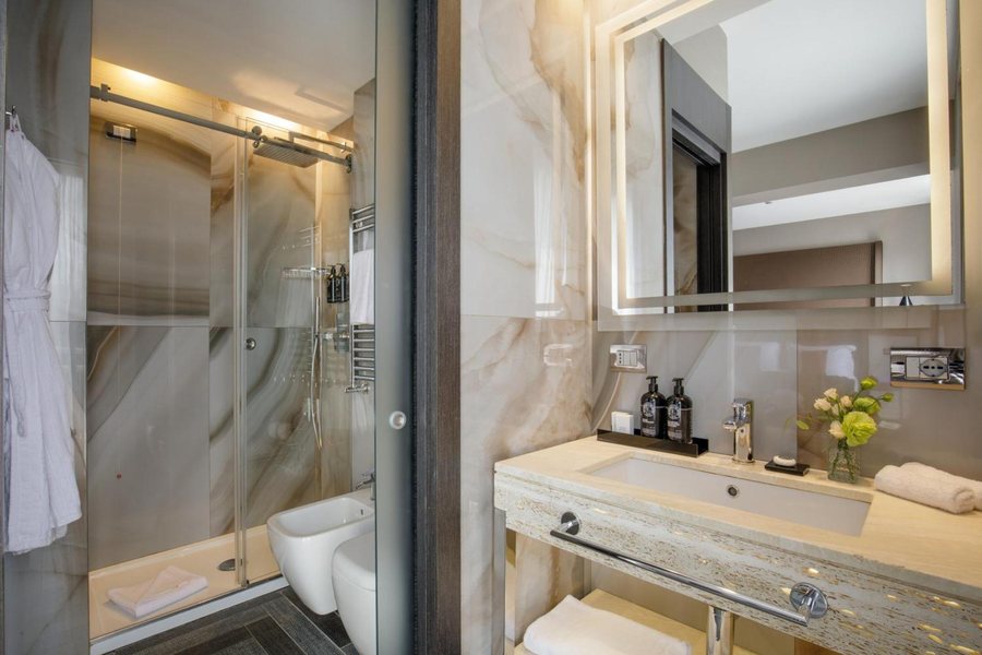 The Tribune Hotel Part Of Jdv By Hyatt — Bathroom