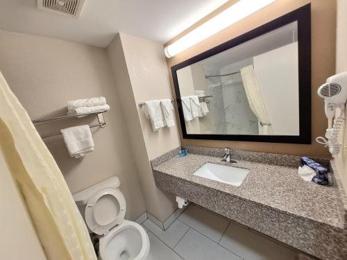 The Trident Inn — Bathroom