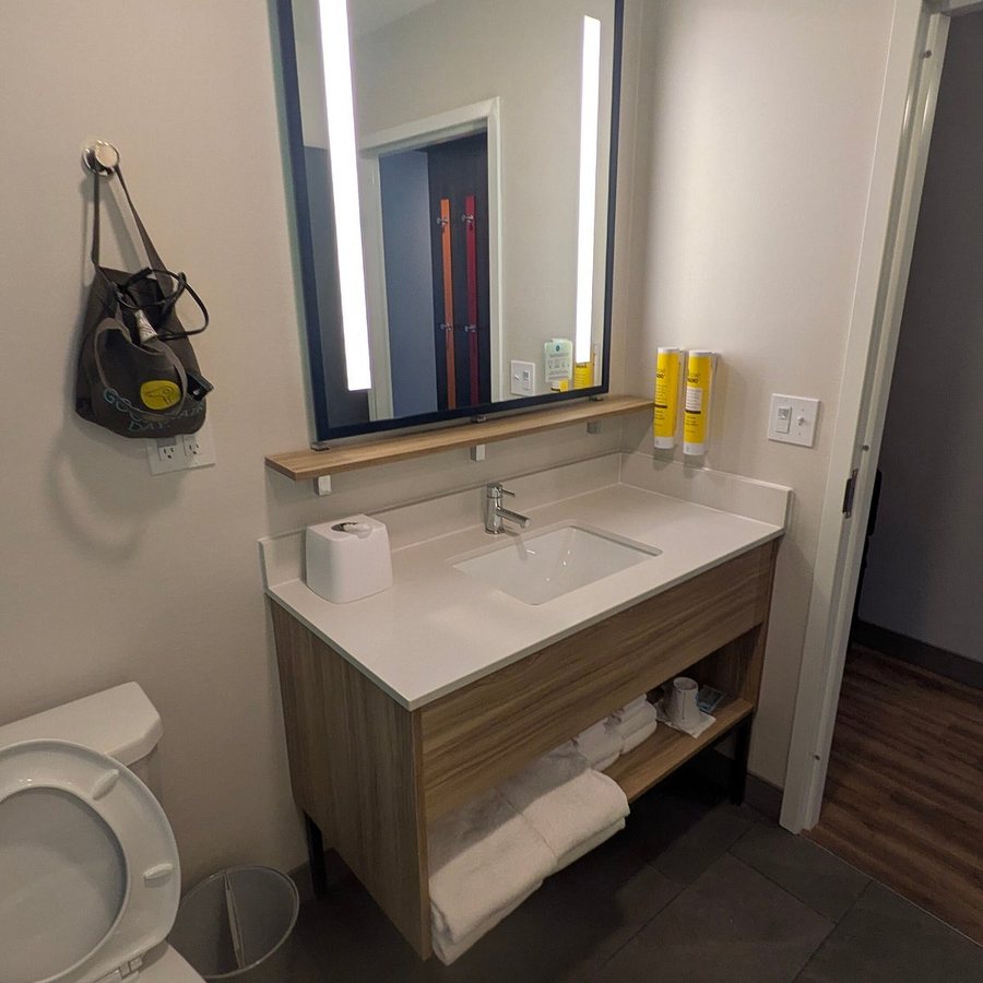 The Truitt — Bathroom
