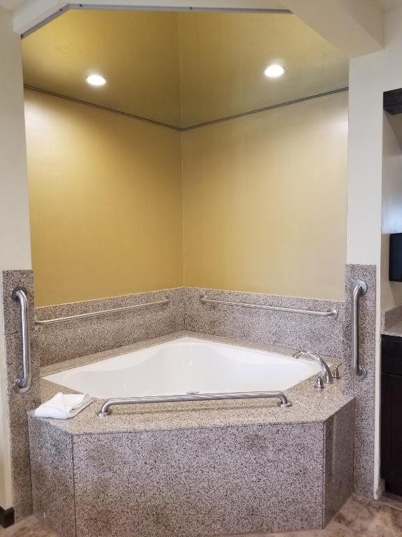 The Tuscan Manor — Bathroom