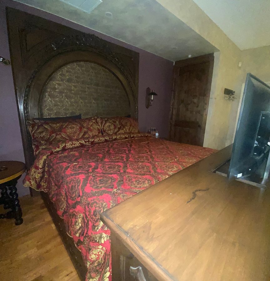 The Tuscan Manor — Guest room