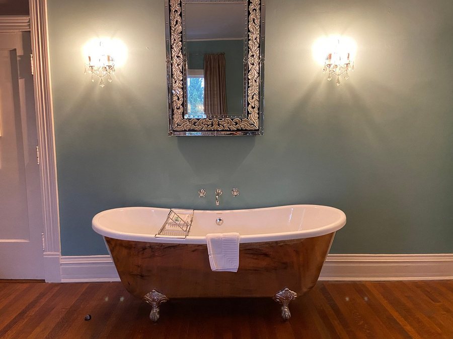The Twelve Oaks Bed Breakfast — Bathroom
