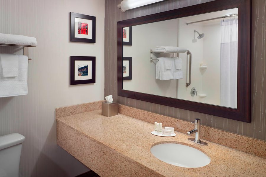 The University Inn at Emory — Bathroom
