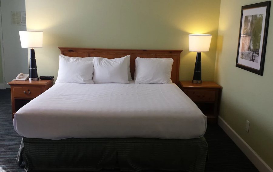 The University Inn at Emory — Guest room