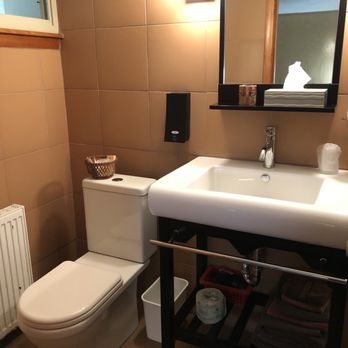The Usonian Inn — Bathroom