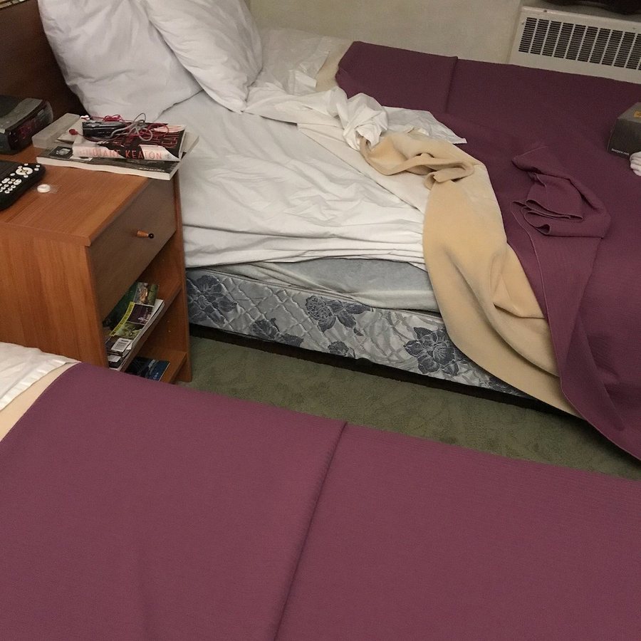 The Usonian Inn — Guest room