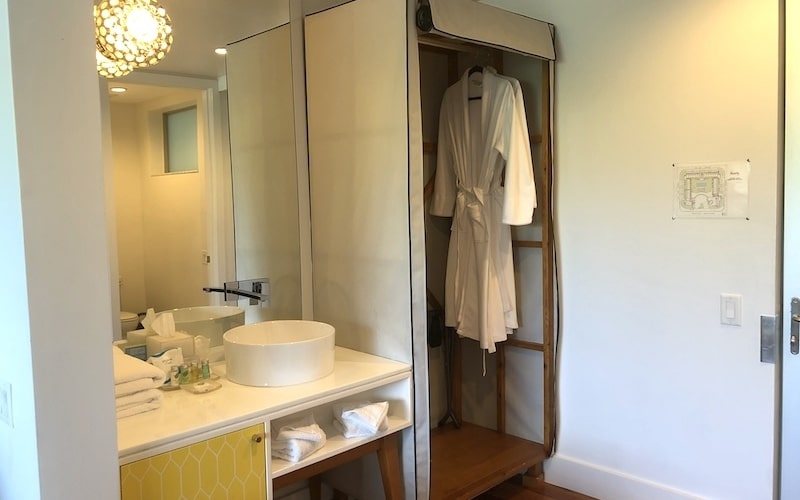 The Vagabond Hotel Miami Florida — Bathroom