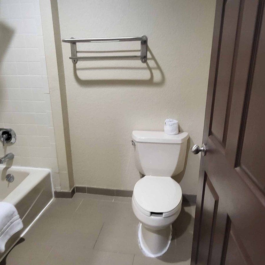 The Valley Inn — Bathroom