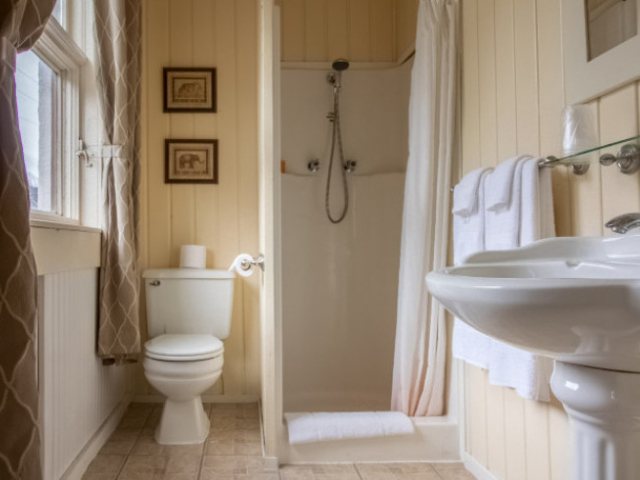 The Van Gilder Hotel — Bathroom