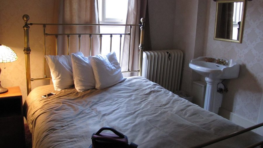 The Van Gilder Hotel — Guest room