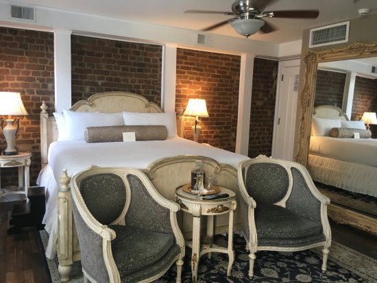 The Vendue Charleston s Art Hotel Charleston South Carolina — Guest room