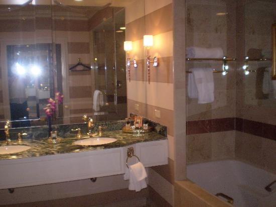 The Venetian Resort Las Vegas Nevada — Bathroom