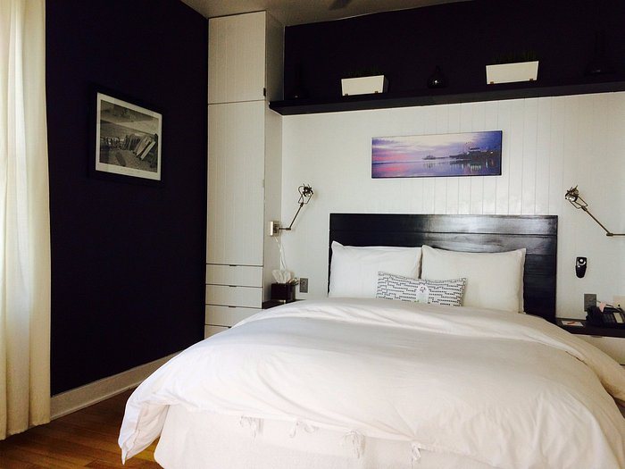 The Venice Beach House Los Angeles California — Guest room