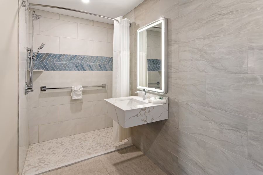 The Vibes Hotel Trademark Collection By Wyndham — Bathroom