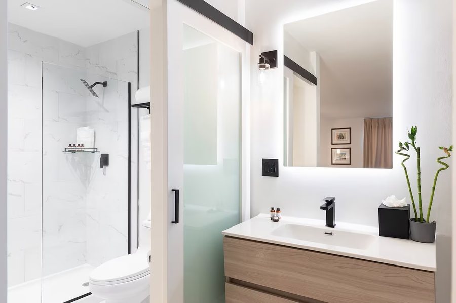 The Vietta Hotel — Bathroom