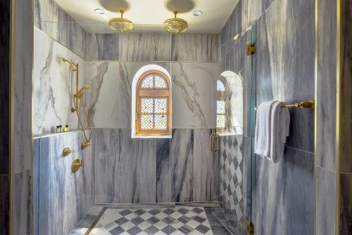 The Villa Casa Casuarina Miami Beach Florida — Bathroom